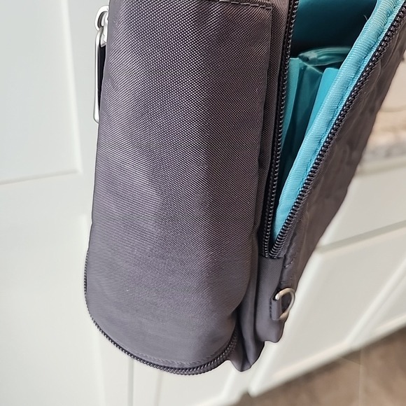 Travelon Anti-Theft Security Quilted Nylon Crossbody Bag Gray/Teal Interior - Picture 4 of 8